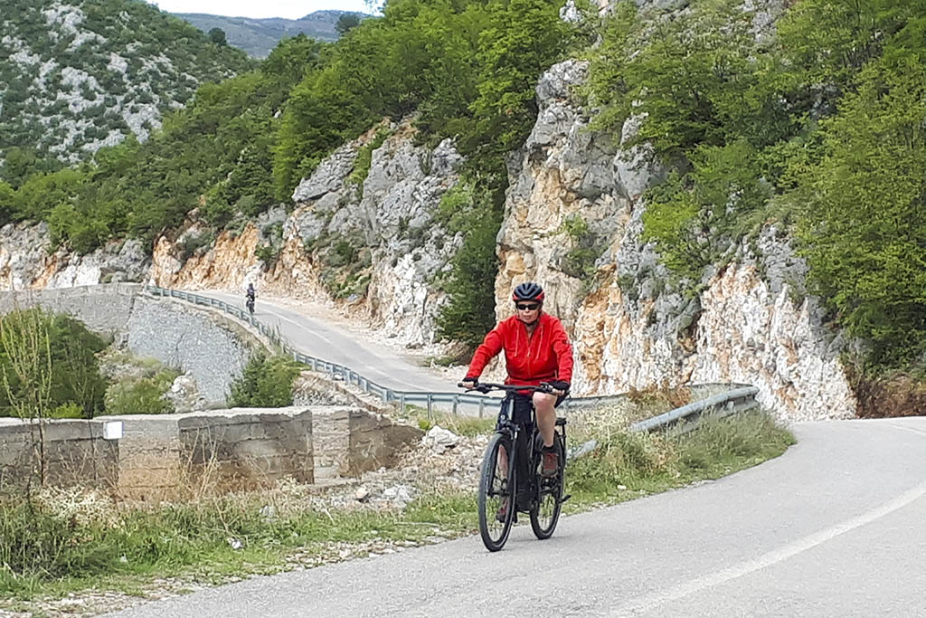 Fietsen en fotograferen in Albanië